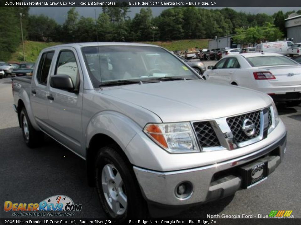 2006 Nissan Frontier LE Crew Cab 4x4 Radiant Silver / Steel Photo #7