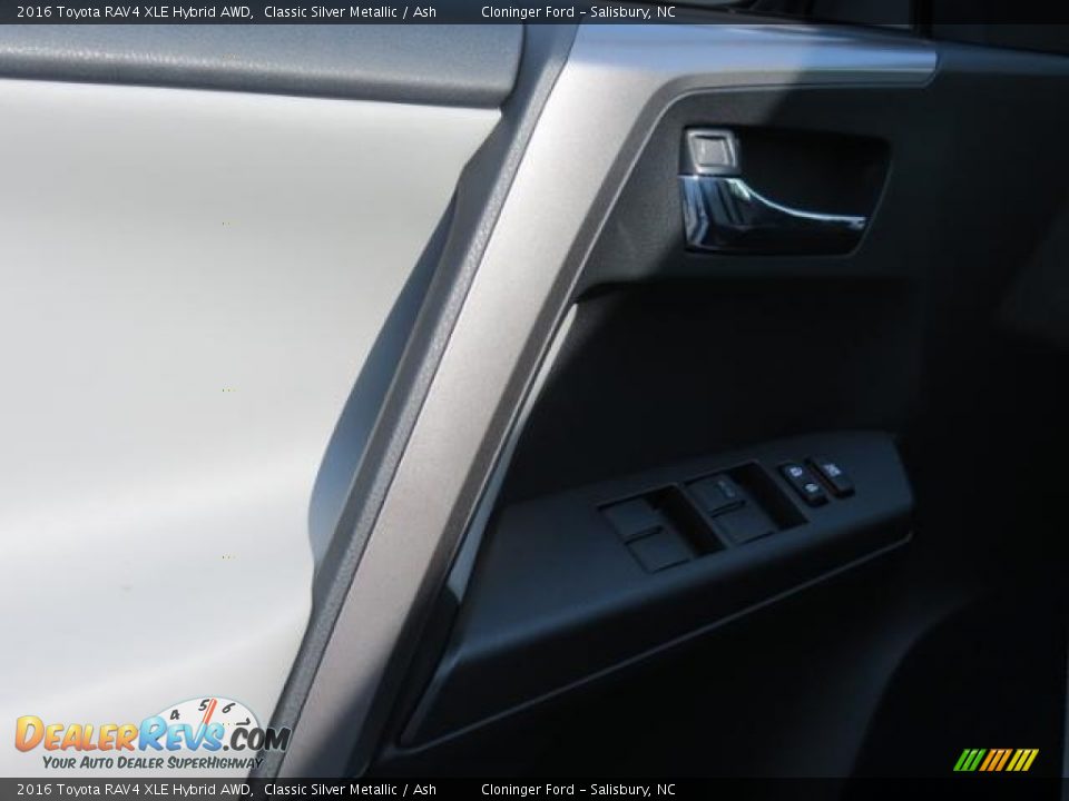2016 Toyota RAV4 XLE Hybrid AWD Classic Silver Metallic / Ash Photo #9