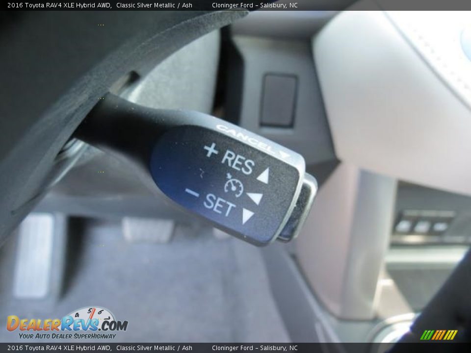 2016 Toyota RAV4 XLE Hybrid AWD Classic Silver Metallic / Ash Photo #15