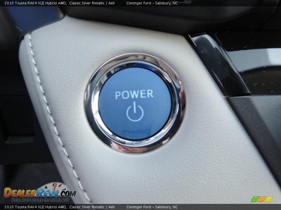 2016 Toyota RAV4 XLE Hybrid AWD Classic Silver Metallic / Ash Photo #18