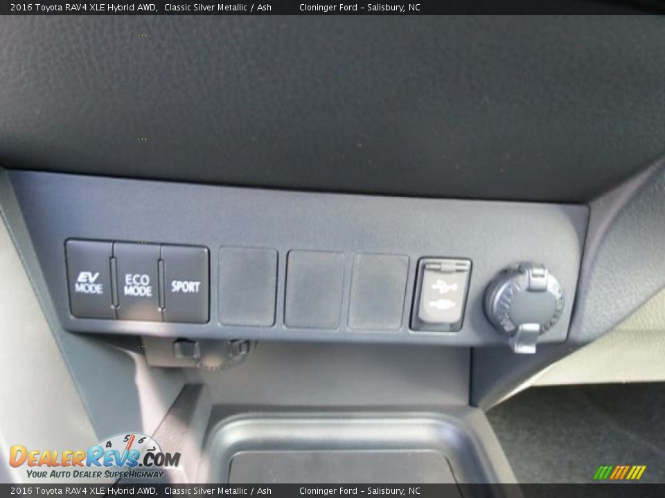 2016 Toyota RAV4 XLE Hybrid AWD Classic Silver Metallic / Ash Photo #21