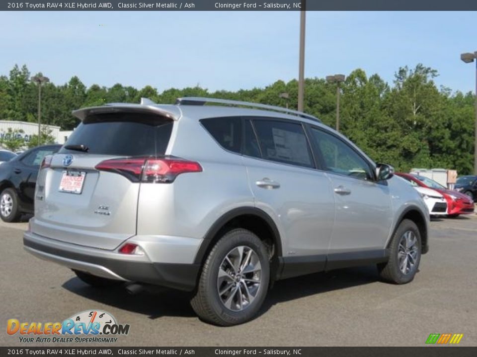 2016 Toyota RAV4 XLE Hybrid AWD Classic Silver Metallic / Ash Photo #26