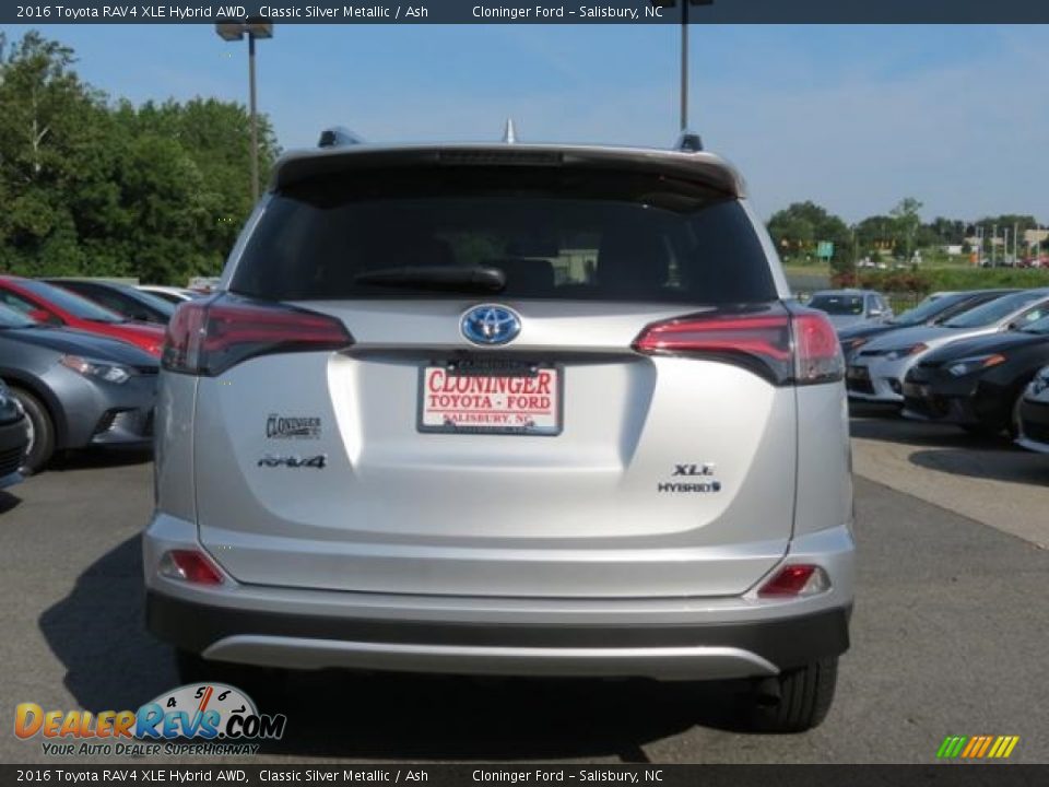 2016 Toyota RAV4 XLE Hybrid AWD Classic Silver Metallic / Ash Photo #27