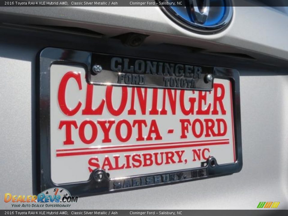 2016 Toyota RAV4 XLE Hybrid AWD Classic Silver Metallic / Ash Photo #29