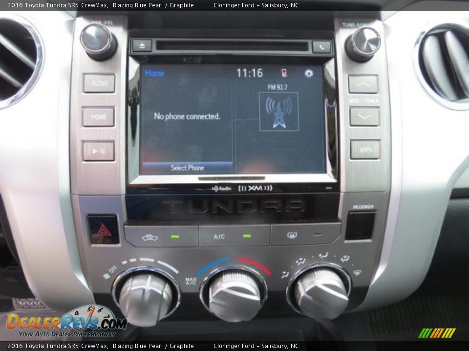 Controls of 2016 Toyota Tundra SR5 CrewMax Photo #18