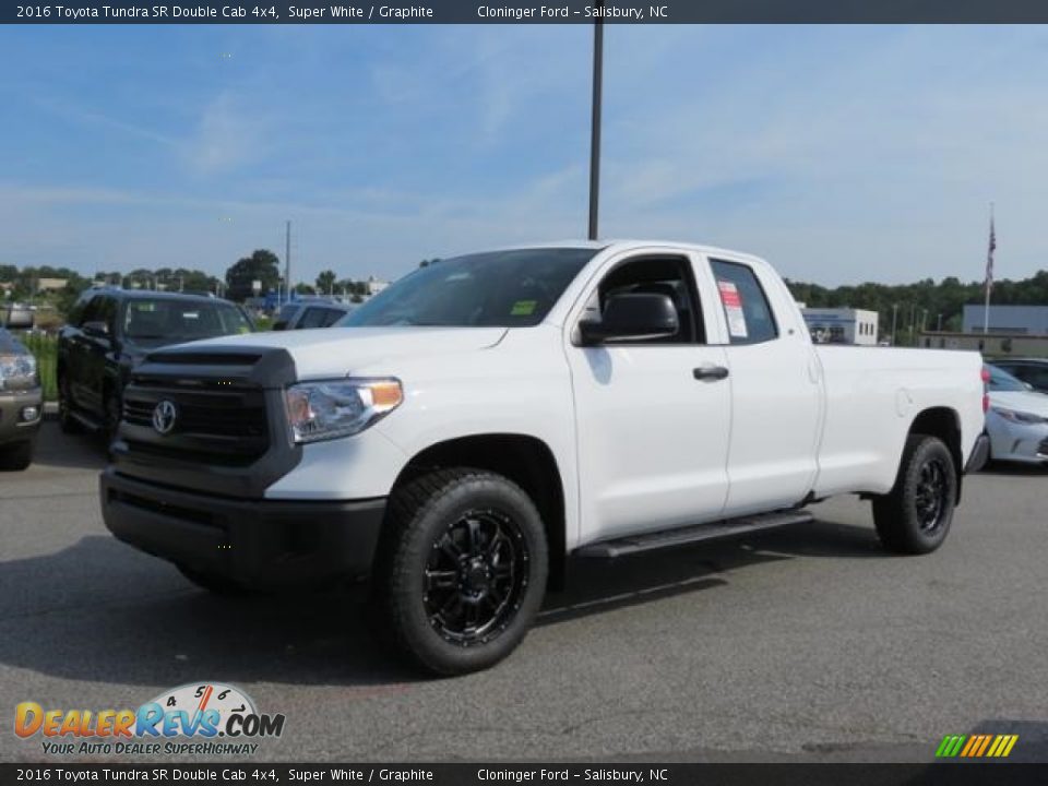 Front 3/4 View of 2016 Toyota Tundra SR Double Cab 4x4 Photo #3