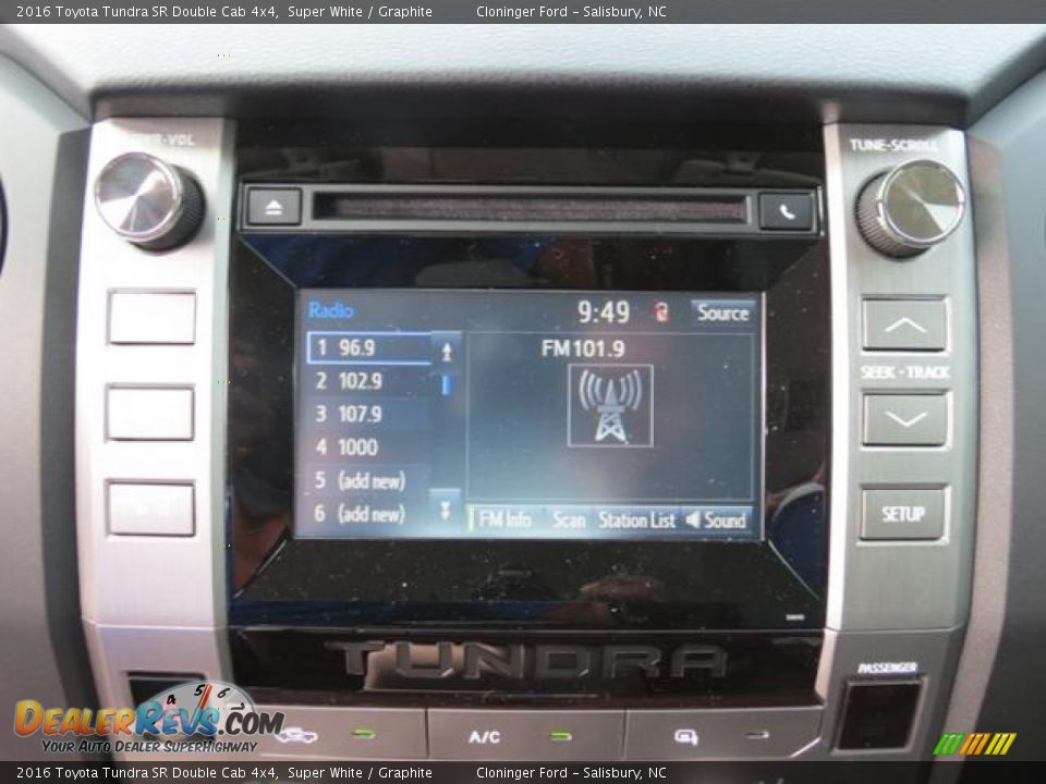 2016 Toyota Tundra SR Double Cab 4x4 Super White / Graphite Photo #17