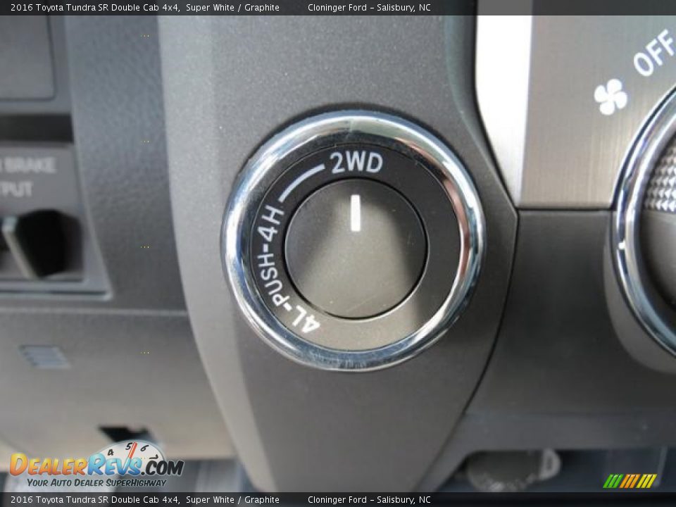2016 Toyota Tundra SR Double Cab 4x4 Super White / Graphite Photo #19