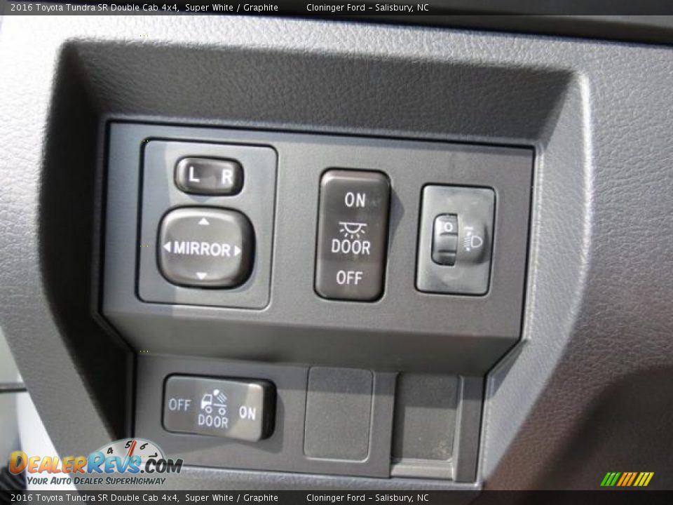 2016 Toyota Tundra SR Double Cab 4x4 Super White / Graphite Photo #22