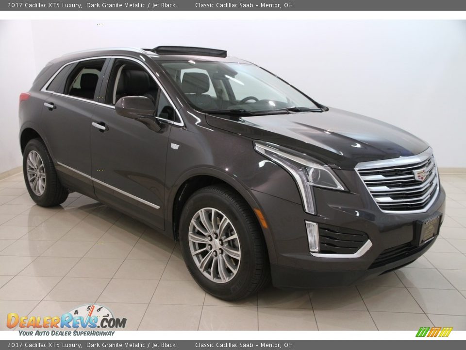 Front 3/4 View of 2017 Cadillac XT5 Luxury Photo #1