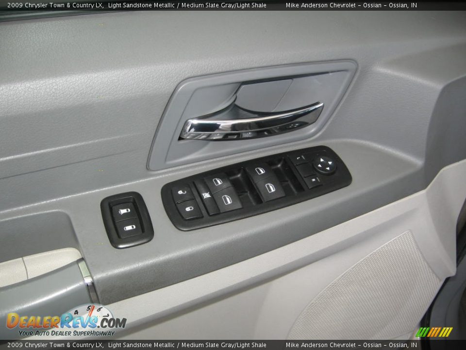 2009 Chrysler Town & Country LX Light Sandstone Metallic / Medium Slate Gray/Light Shale Photo #8