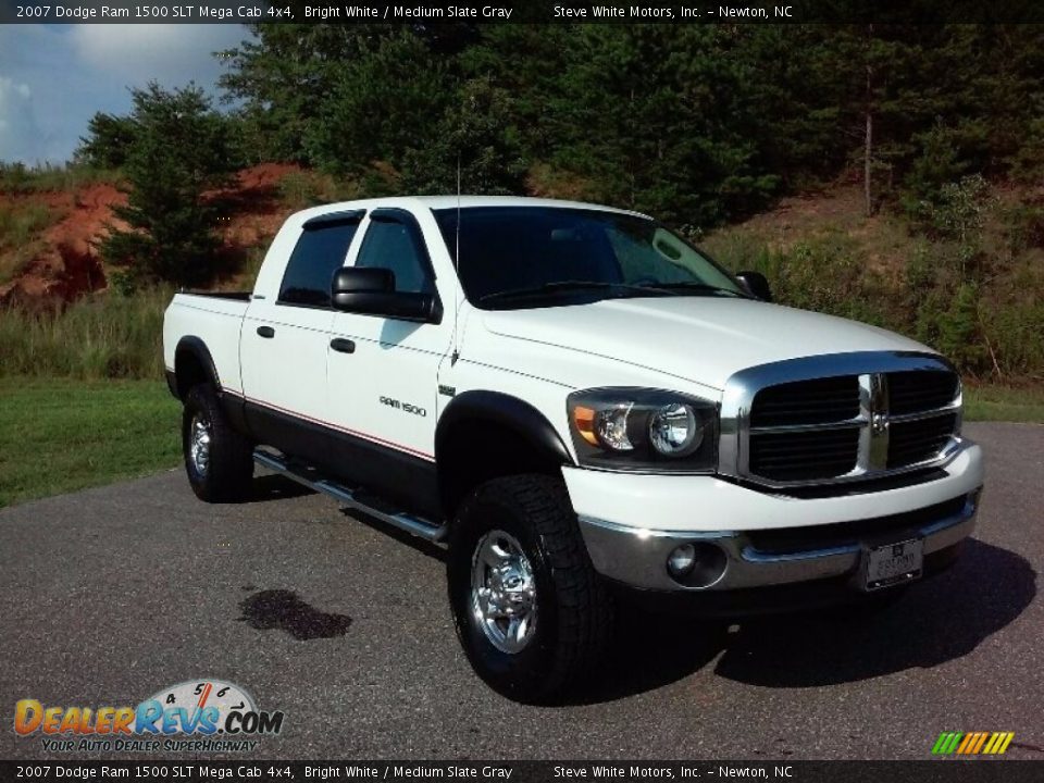 2007 Dodge Ram 1500 SLT Mega Cab 4x4 Bright White / Medium Slate Gray Photo #8