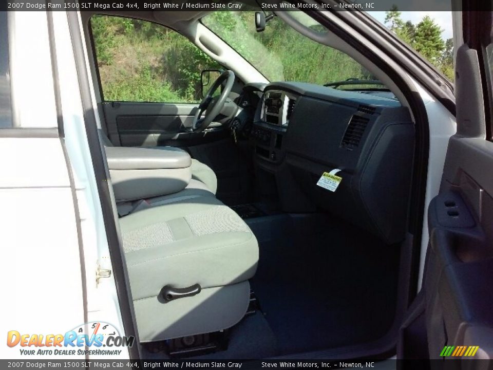 2007 Dodge Ram 1500 SLT Mega Cab 4x4 Bright White / Medium Slate Gray Photo #13