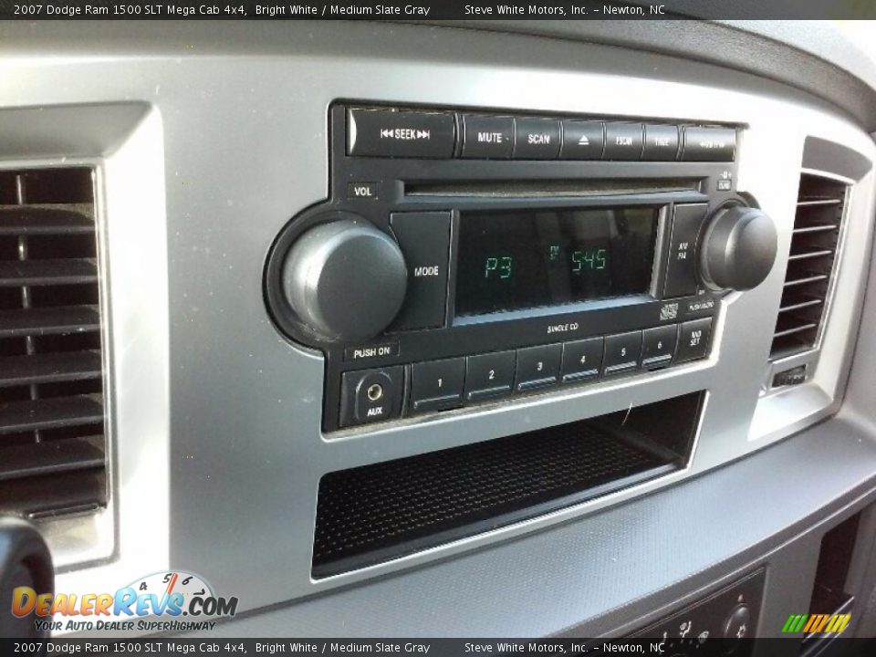 2007 Dodge Ram 1500 SLT Mega Cab 4x4 Bright White / Medium Slate Gray Photo #19