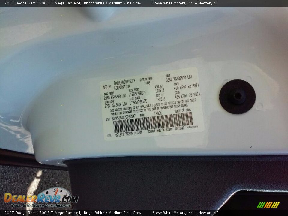 2007 Dodge Ram 1500 SLT Mega Cab 4x4 Bright White / Medium Slate Gray Photo #21