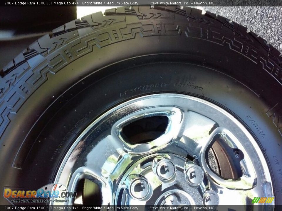 2007 Dodge Ram 1500 SLT Mega Cab 4x4 Bright White / Medium Slate Gray Photo #24