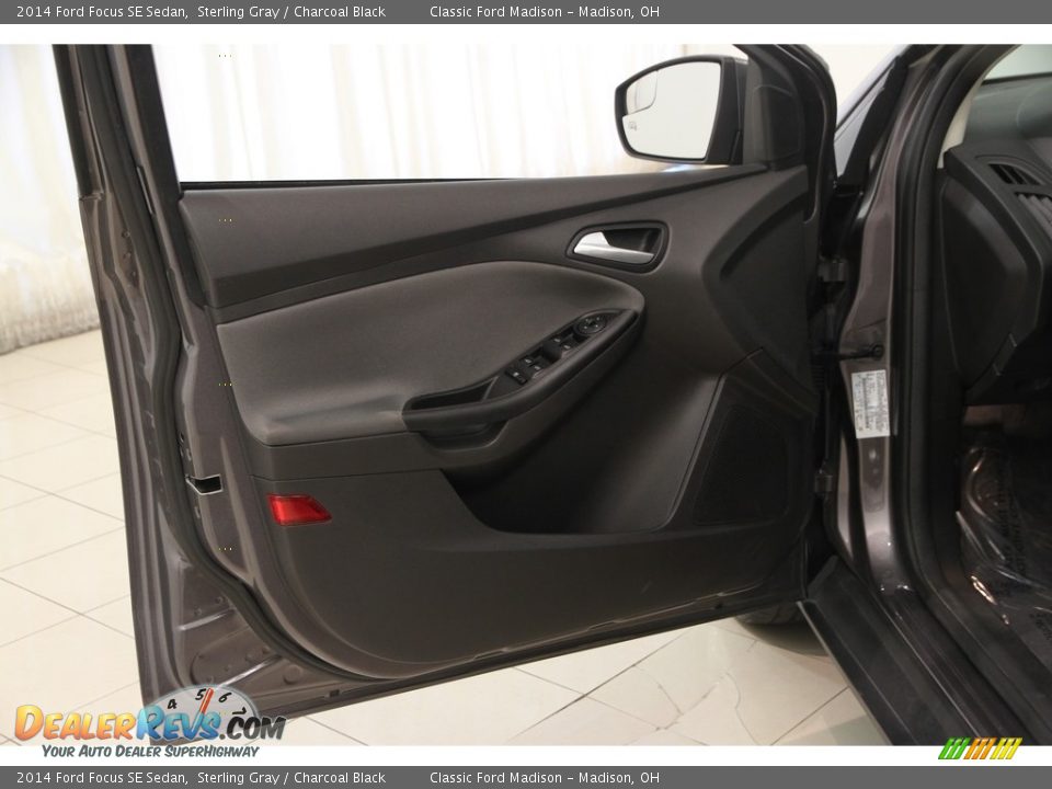 2014 Ford Focus SE Sedan Sterling Gray / Charcoal Black Photo #4