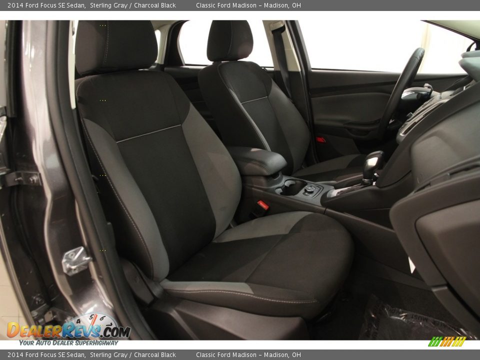 2014 Ford Focus SE Sedan Sterling Gray / Charcoal Black Photo #15