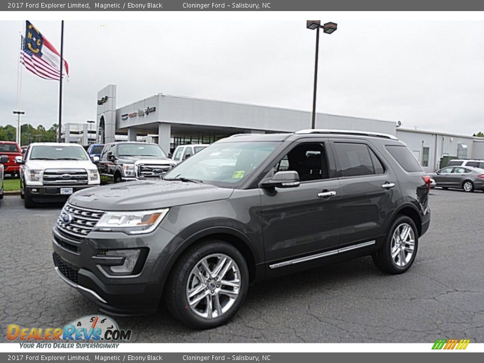 Front 3/4 View of 2017 Ford Explorer Limited Photo #3