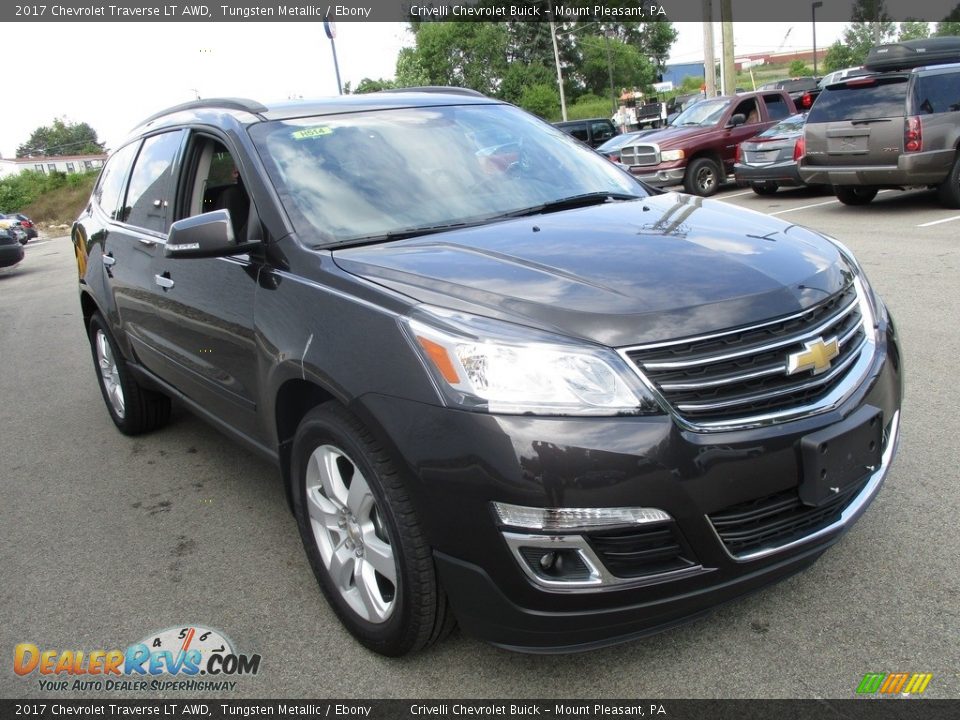 Front 3/4 View of 2017 Chevrolet Traverse LT AWD Photo #7