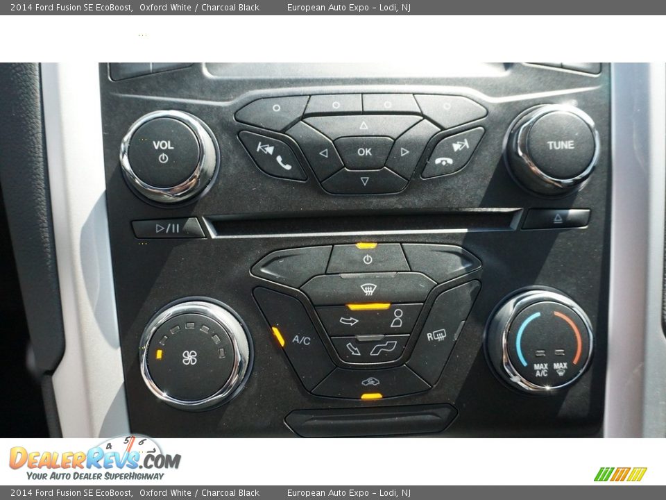 2014 Ford Fusion SE EcoBoost Oxford White / Charcoal Black Photo #30