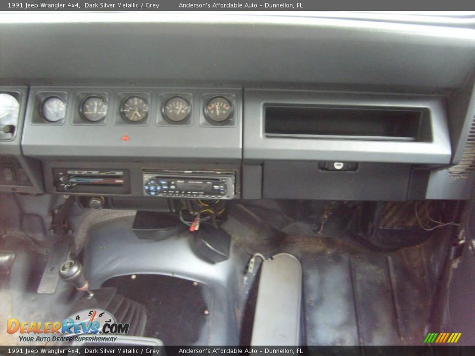 1991 Jeep Wrangler 4x4 Dark Silver Metallic / Grey Photo #23