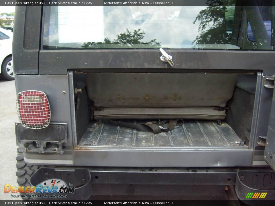1991 Jeep Wrangler 4x4 Dark Silver Metallic / Grey Photo #25