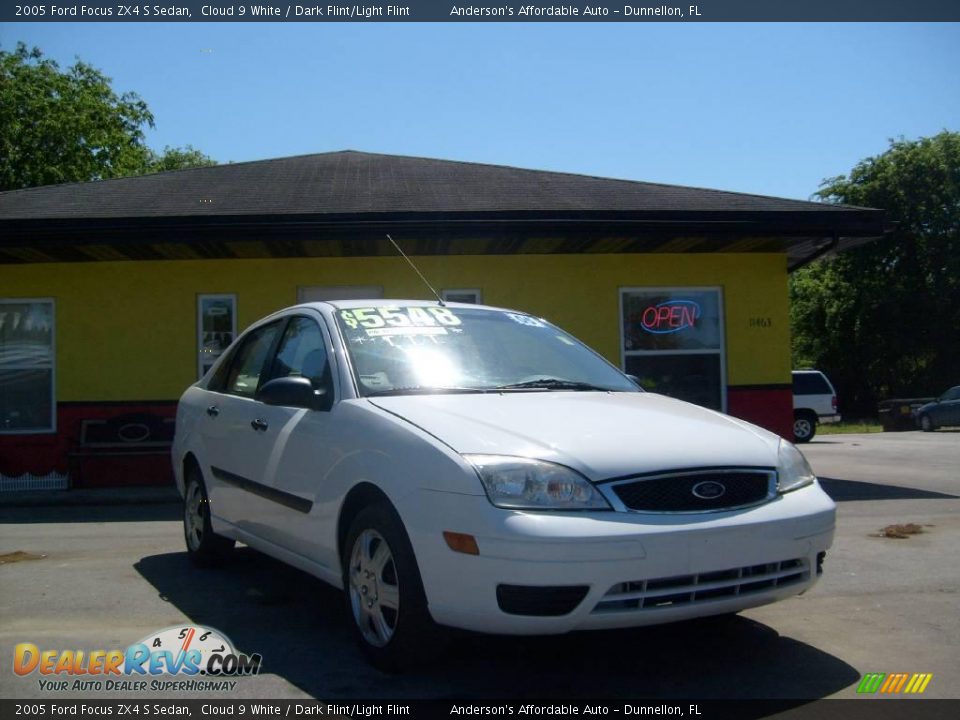 2005 Ford Focus ZX4 S Sedan Cloud 9 White / Dark Flint/Light Flint Photo #1
