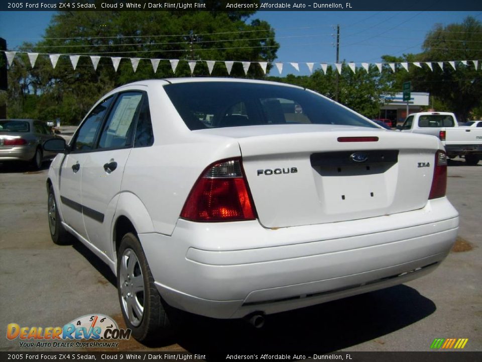2005 Ford Focus ZX4 S Sedan Cloud 9 White / Dark Flint/Light Flint Photo #5