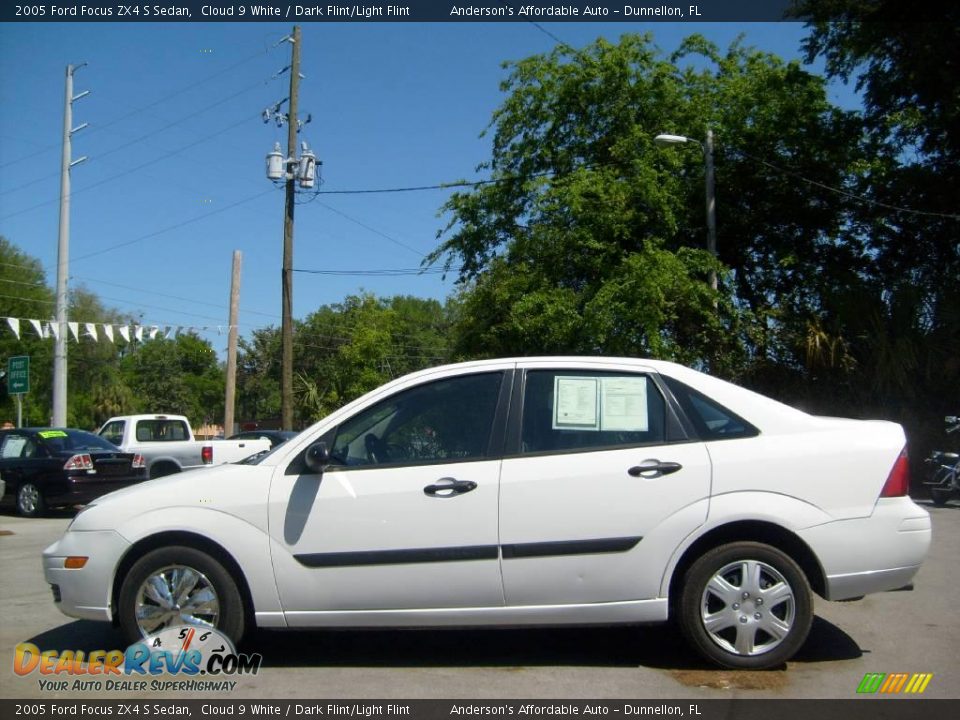 2005 Ford Focus ZX4 S Sedan Cloud 9 White / Dark Flint/Light Flint Photo #6
