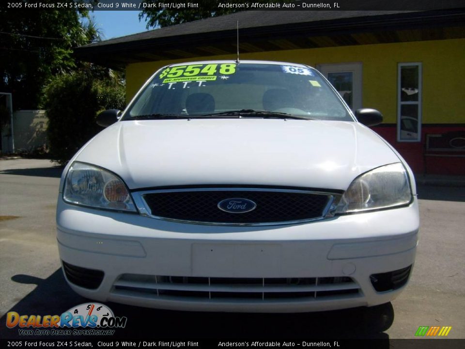 2005 Ford Focus ZX4 S Sedan Cloud 9 White / Dark Flint/Light Flint Photo #8