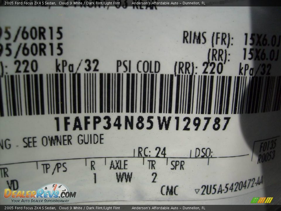 2005 Ford Focus ZX4 S Sedan Cloud 9 White / Dark Flint/Light Flint Photo #14