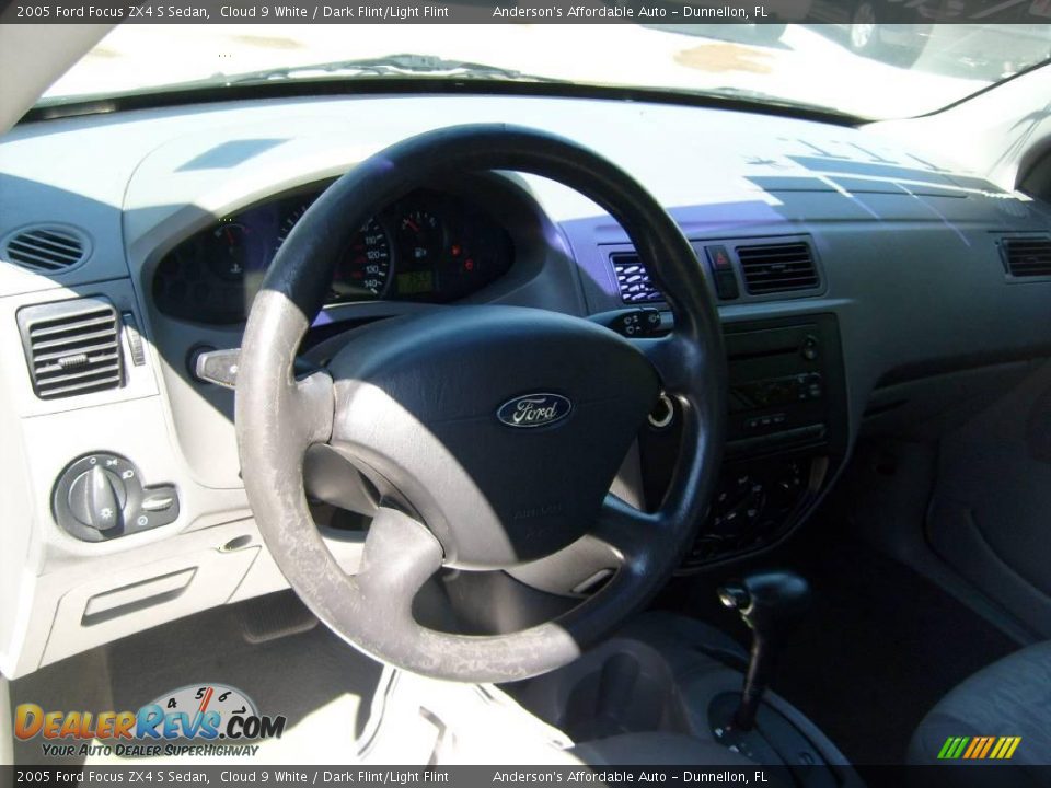 2005 Ford Focus ZX4 S Sedan Cloud 9 White / Dark Flint/Light Flint Photo #17