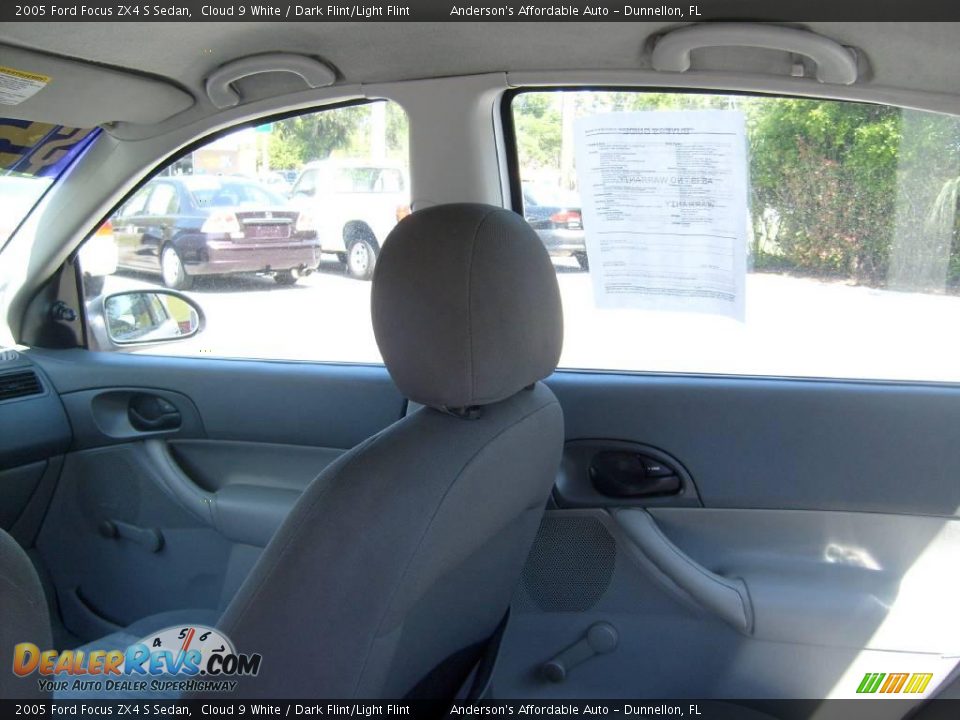 2005 Ford Focus ZX4 S Sedan Cloud 9 White / Dark Flint/Light Flint Photo #20