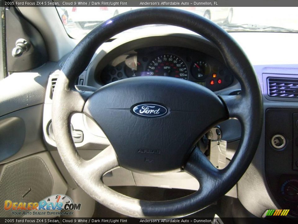2005 Ford Focus ZX4 S Sedan Cloud 9 White / Dark Flint/Light Flint Photo #21