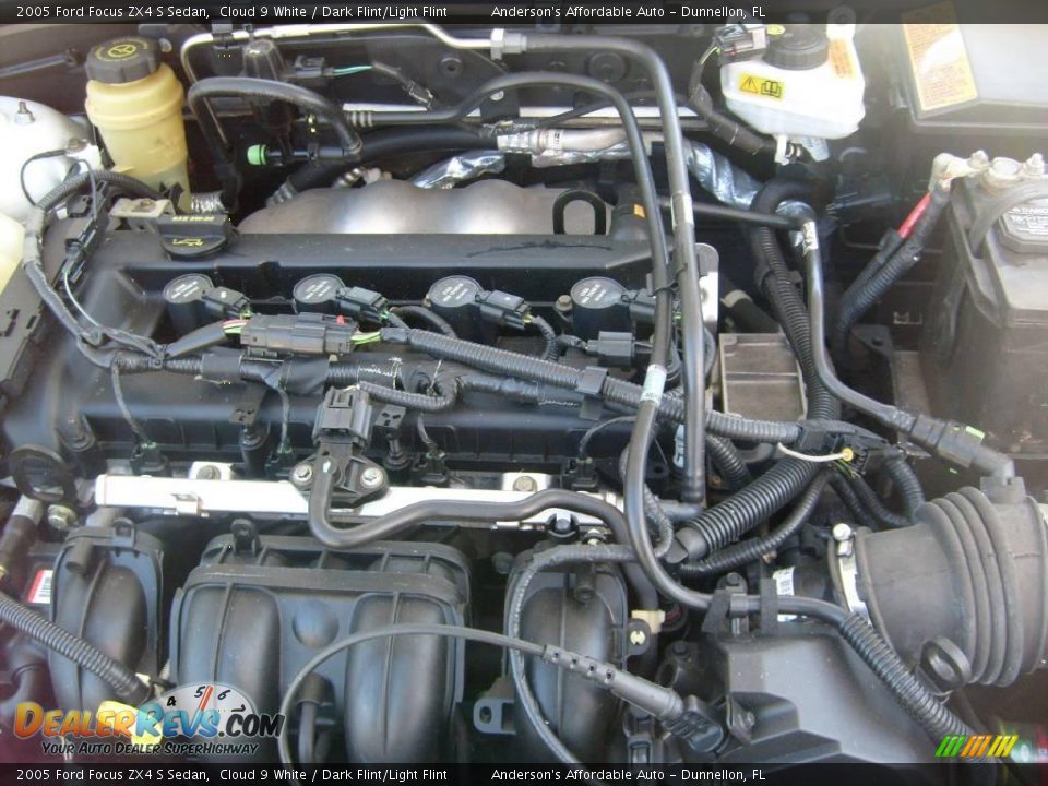2005 Ford Focus ZX4 S Sedan Cloud 9 White / Dark Flint/Light Flint Photo #26