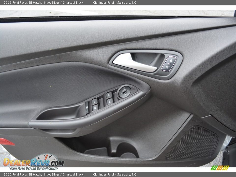 2016 Ford Focus SE Hatch Ingot Silver / Charcoal Black Photo #5