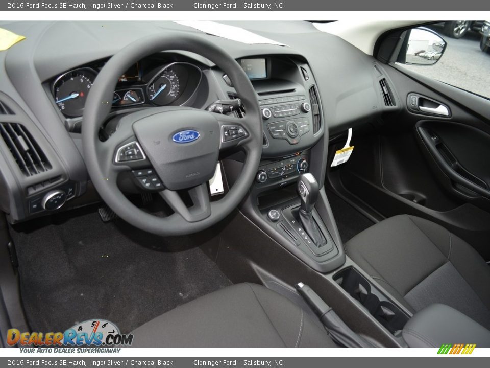 2016 Ford Focus SE Hatch Ingot Silver / Charcoal Black Photo #7