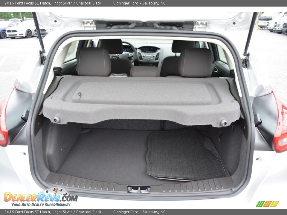 2016 Ford Focus SE Hatch Ingot Silver / Charcoal Black Photo #9