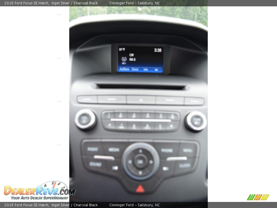 2016 Ford Focus SE Hatch Ingot Silver / Charcoal Black Photo #10