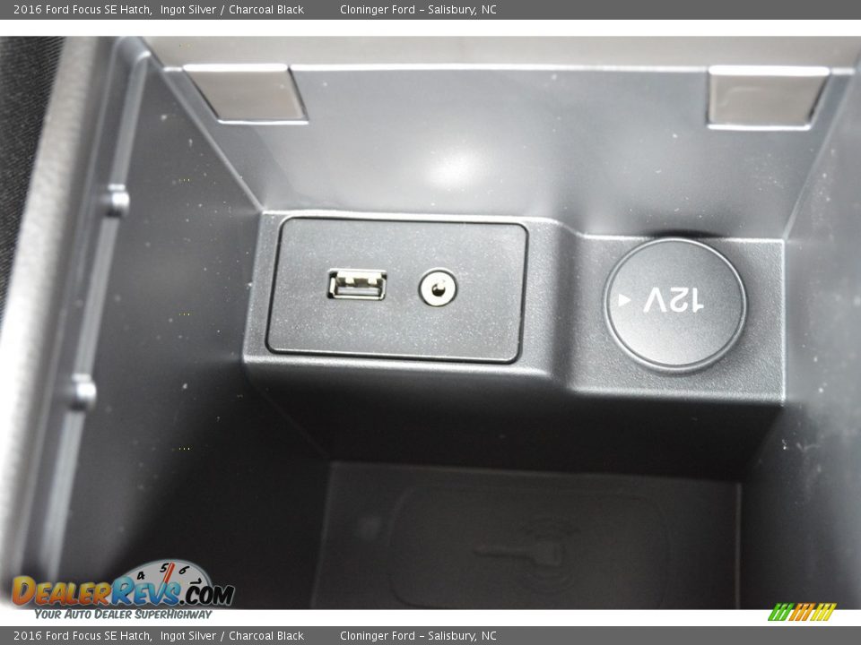 2016 Ford Focus SE Hatch Ingot Silver / Charcoal Black Photo #12