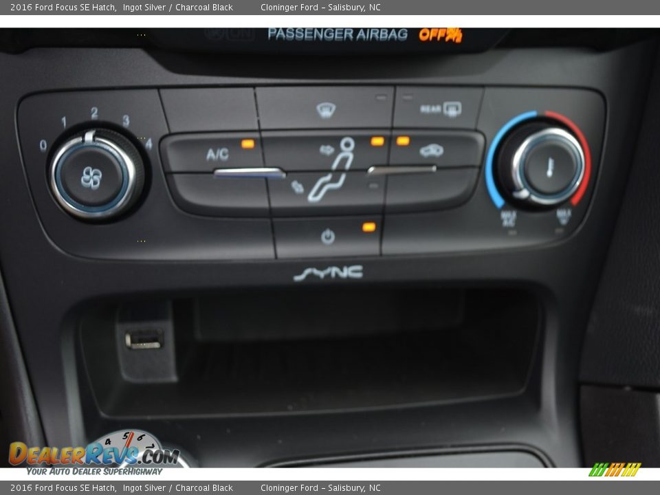 2016 Ford Focus SE Hatch Ingot Silver / Charcoal Black Photo #14