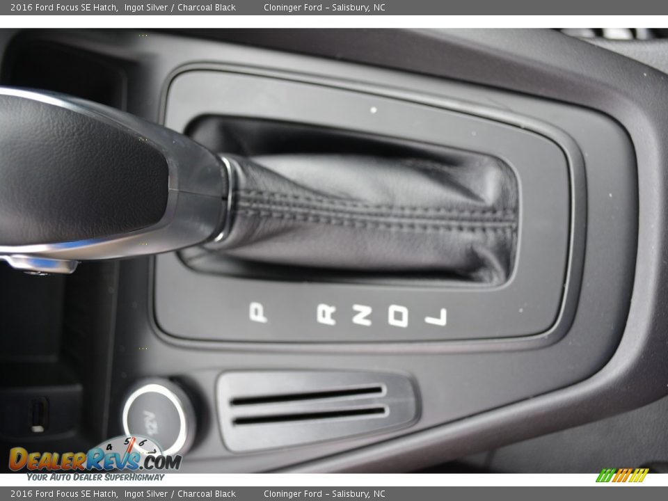 2016 Ford Focus SE Hatch Ingot Silver / Charcoal Black Photo #15