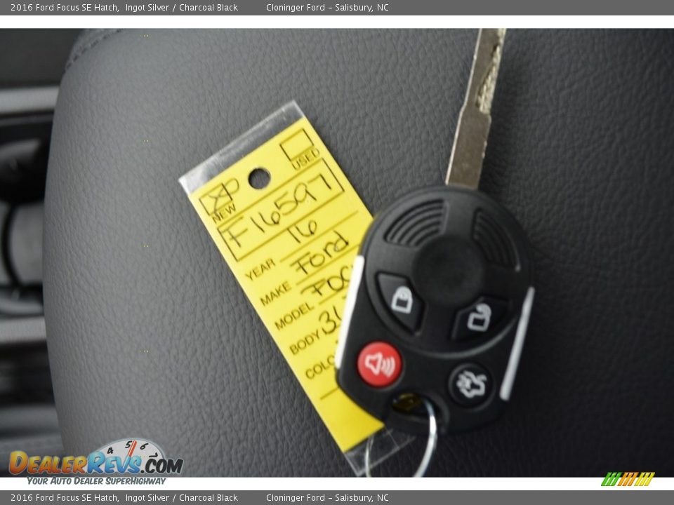 2016 Ford Focus SE Hatch Ingot Silver / Charcoal Black Photo #18