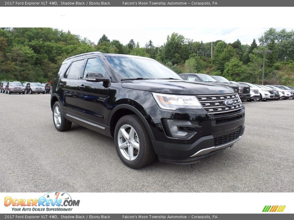 Front 3/4 View of 2017 Ford Explorer XLT 4WD Photo #5
