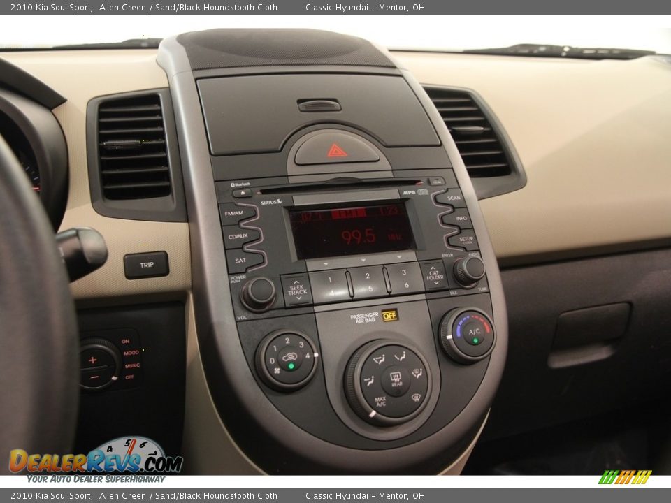 2010 Kia Soul Sport Alien Green / Sand/Black Houndstooth Cloth Photo #9