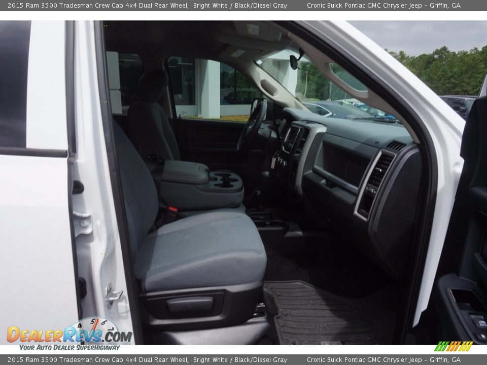 2015 Ram 3500 Tradesman Crew Cab 4x4 Dual Rear Wheel Bright White / Black/Diesel Gray Photo #20
