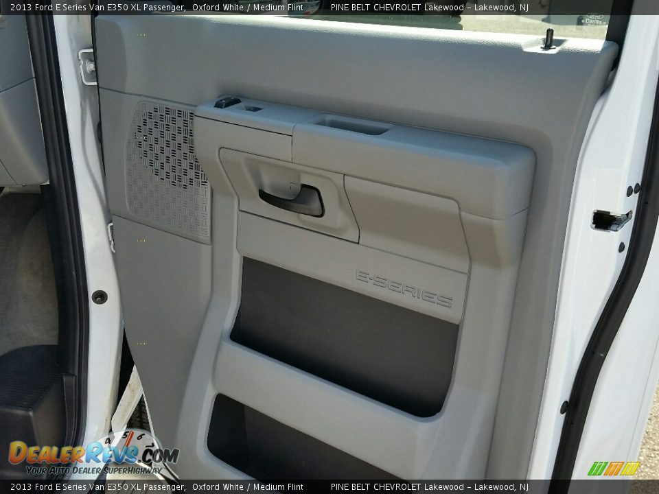 2013 Ford E Series Van E350 XL Passenger Oxford White / Medium Flint Photo #14