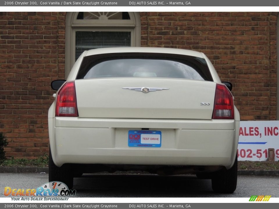 2006 Chrysler 300 Cool Vanilla / Dark Slate Gray/Light Graystone Photo #7
