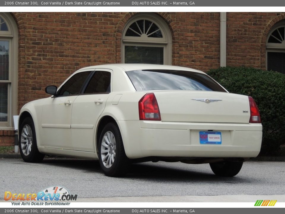 2006 Chrysler 300 Cool Vanilla / Dark Slate Gray/Light Graystone Photo #8